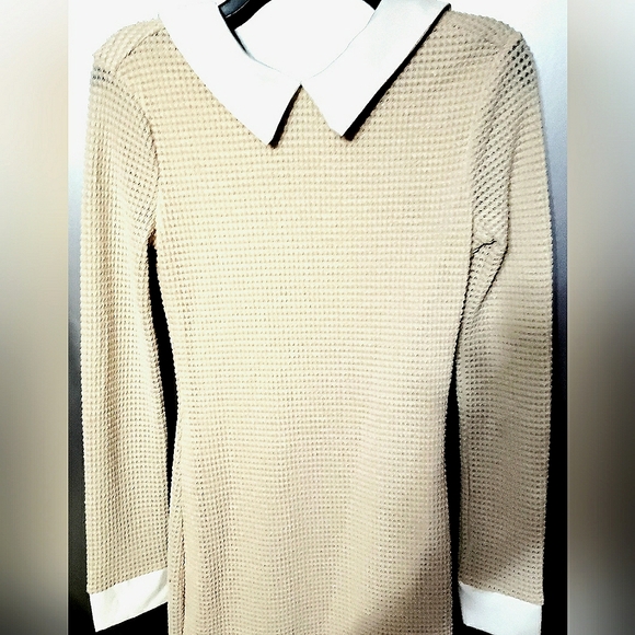 WOMANS/JUNIORS NIAY BRAND LONG SLEEVE FORM FITTING DRESS.SZ S4.WHITE COLLAR/CUFF - Picture 2 of 6